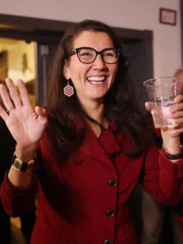 Read more about the article Democrat Mary Peltola, wins for Alaska Native in Congress